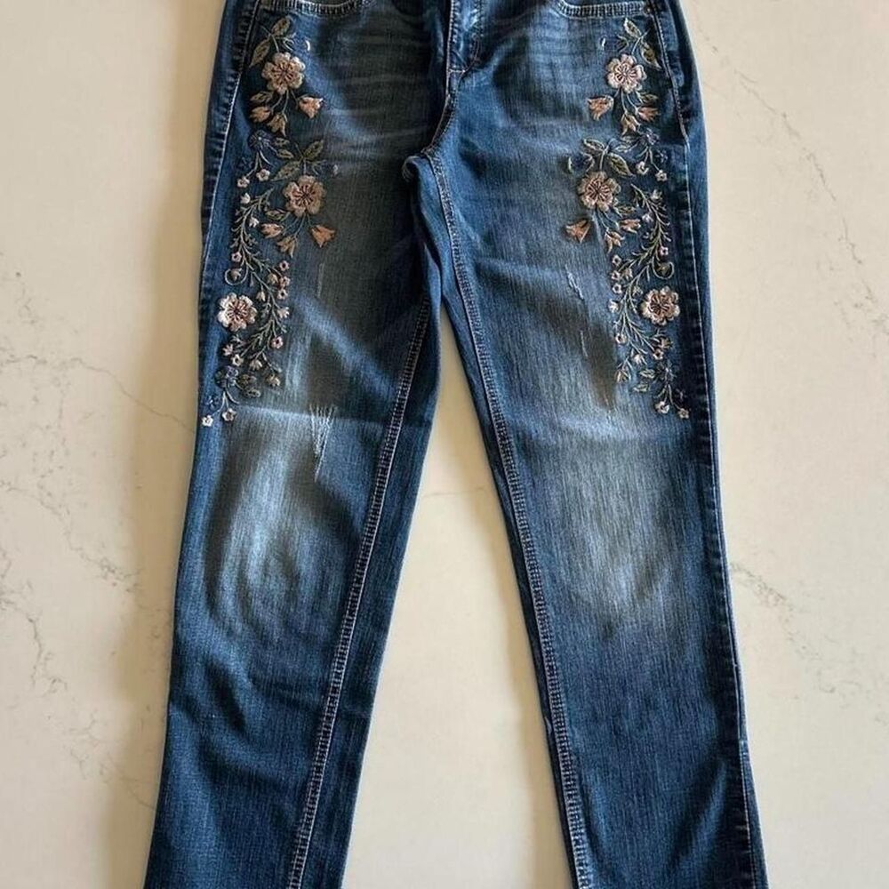 Vintage America Blues Women's floral embroidered blue jeans with frayed hem